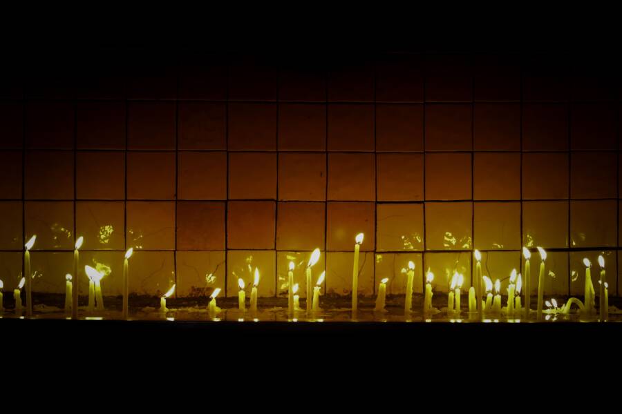 Candle Wax on a Painted Wall 彩繪牆上的蠟燭蠟