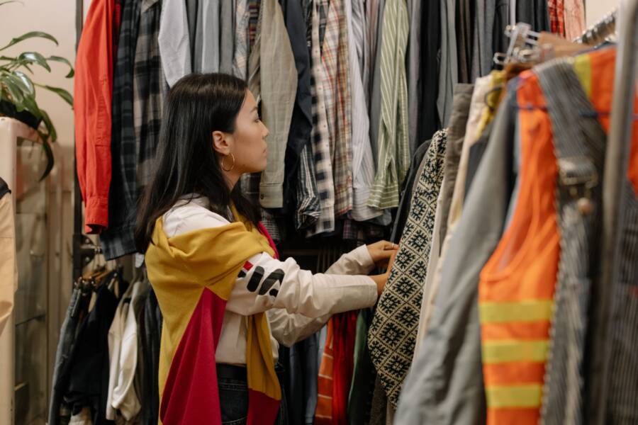 如何去除舊貨店衣服上的霉味