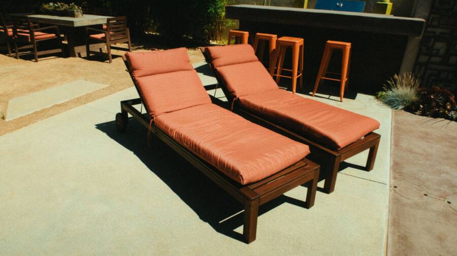 How to Remove Rust From Outdoor Cushions 如何去除戶外坐墊上的鏽跡