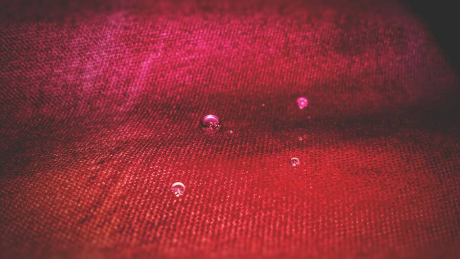 有色織物上的過氧化氫：何時漂白、何時不漂白